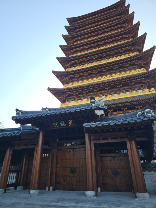 경주 황룡사 9층 목탑을 모델로 만든 황룡원