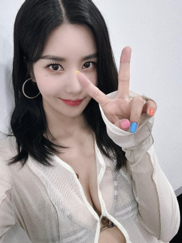 ㅎㅂ 권은비 가슴 셀카