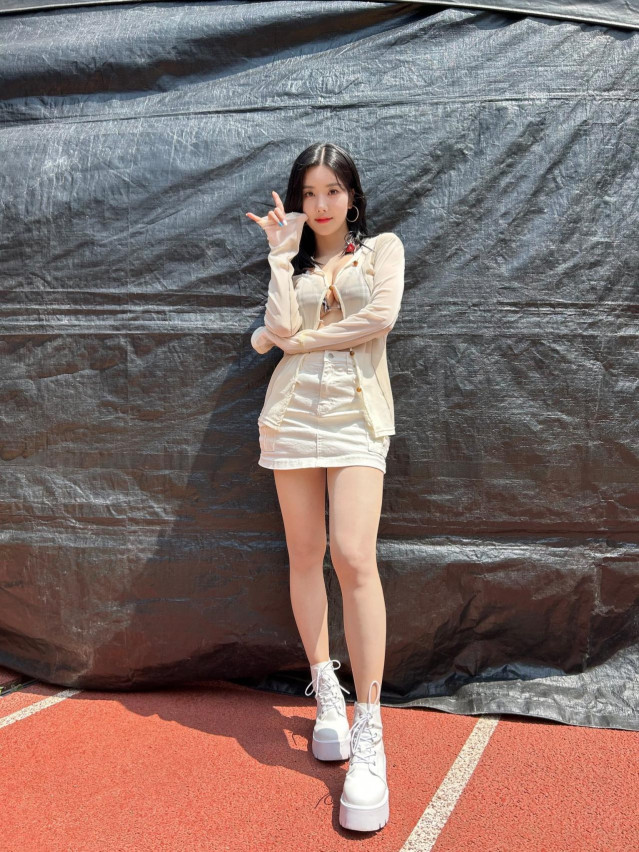 ㅎㅂ 권은비 가슴 셀카