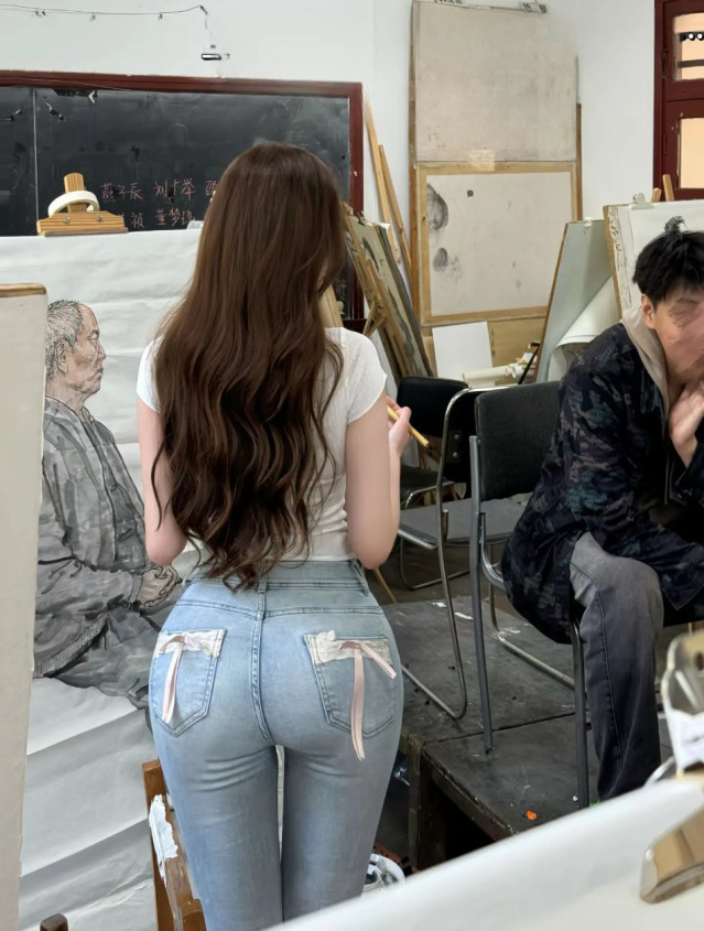 Gdxp_r4aoAA5iGz.jpg ㅇㅎ) 청바지를 좋아하는 미대누나