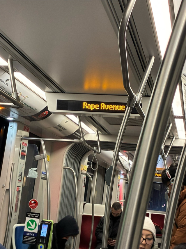 image.png 다음 정거장은 강간대로 역입니다.