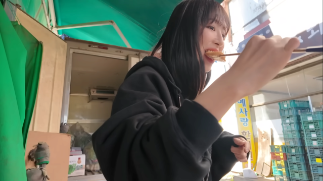 단돈 200원 꼬치어묵_! 의사선생님이 제 위장이 이해가 안된대요???? 시장 어묵 xx개 먹었습니다 6-40 screenshot.png 꼬치어묵 가게에서 신기록 도전하는 쯔양 근황