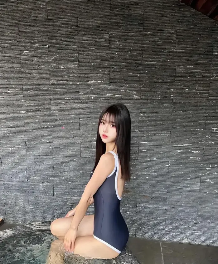 차분한 수영선수 스타일 원피스 수영복