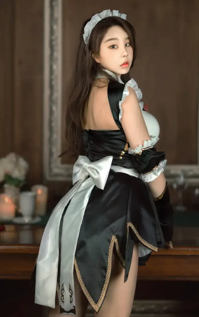 Zzyuri 쮸리, Photobook ‘Erika’