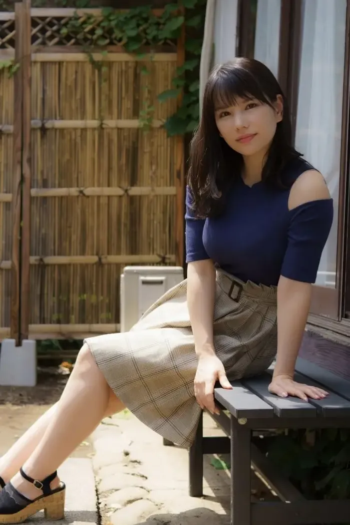 아라가키 유카 (新垣優香), 사진집 「밀키 그램머가 멈추지 않는다」 Set.02