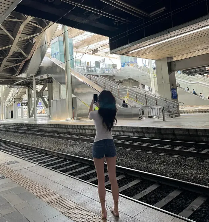 기차역 몸매 쩌는 슬랜더