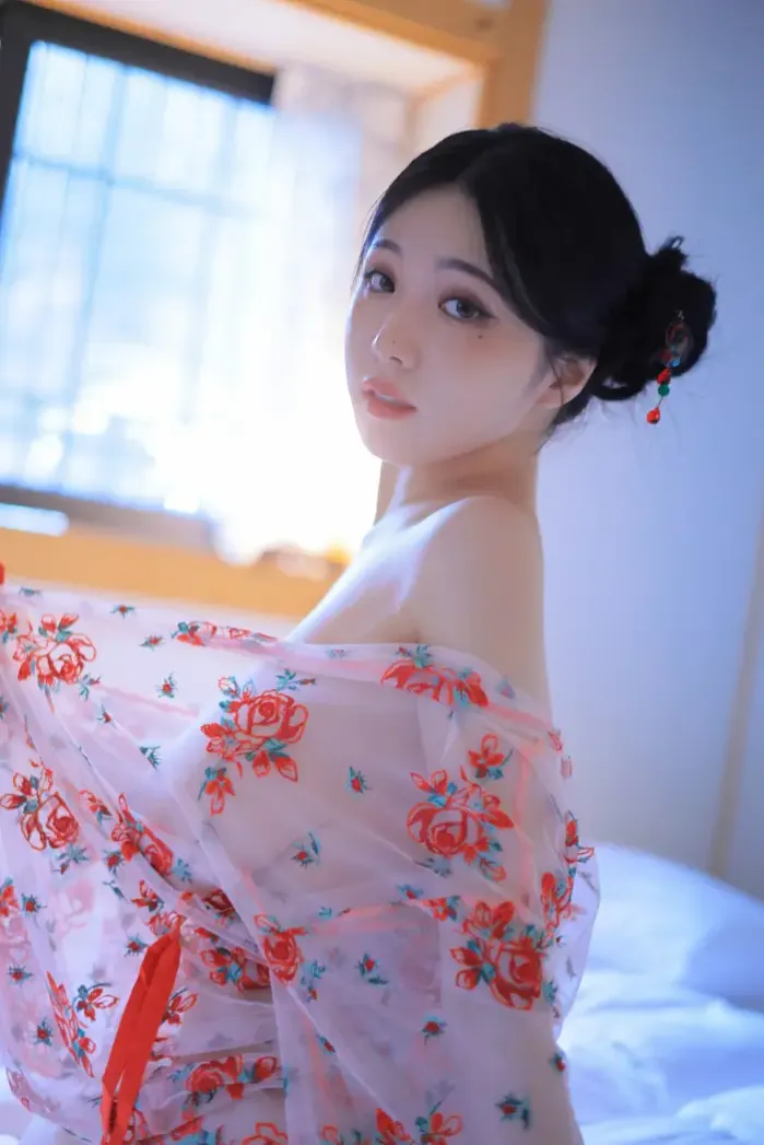 Yeon Woo 연우, Photobook ‘Heat’ Set.02