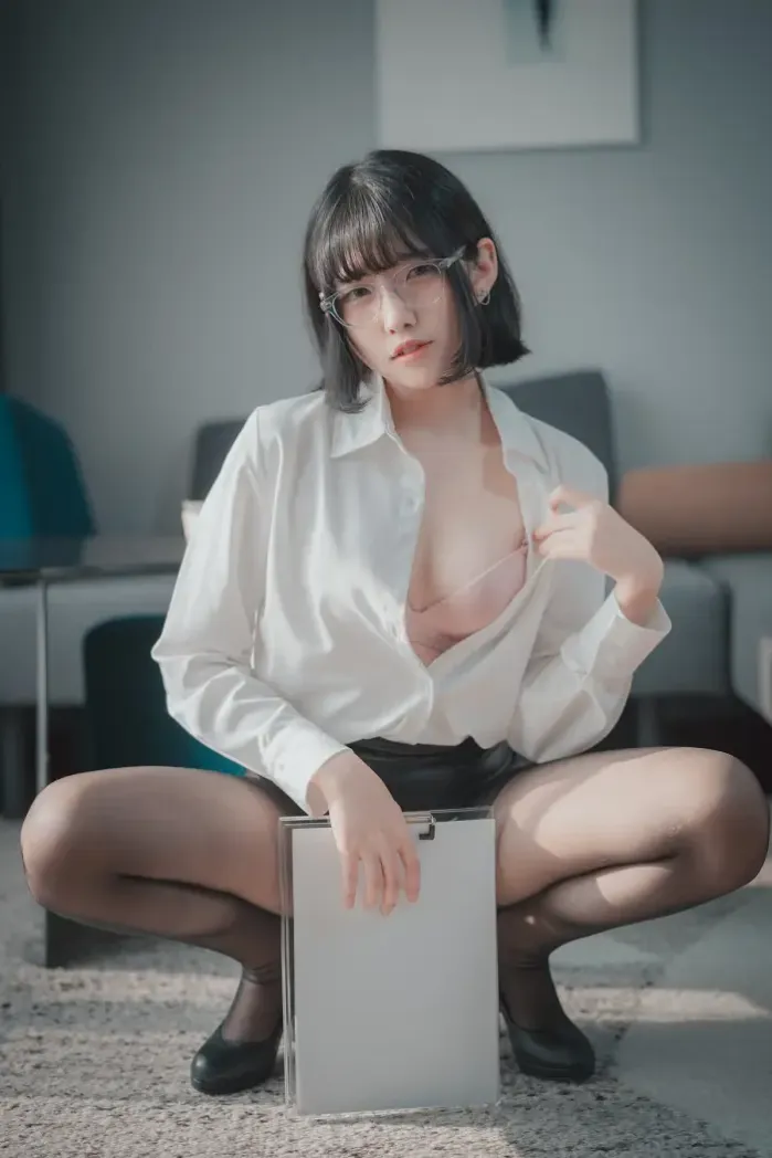 Sonson 손손, DJAWA ‘Need Your Approval’ Set.02