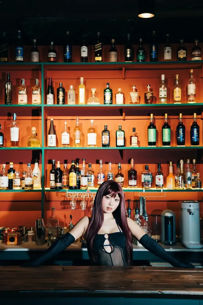 검은 눈, 하이비아 「시크릿 바」 세트.01