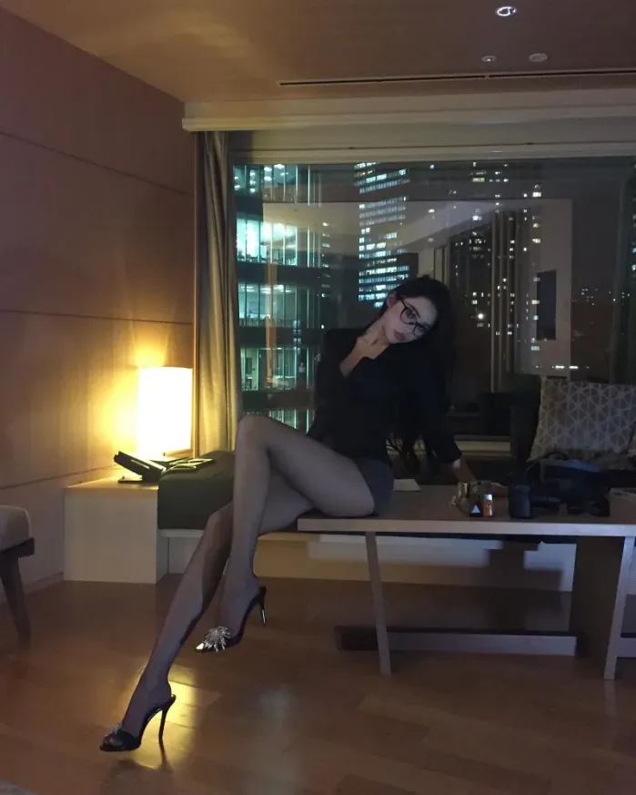 검스가 너무 잘 어울리는 처자와 호텔에서 좋은 경험