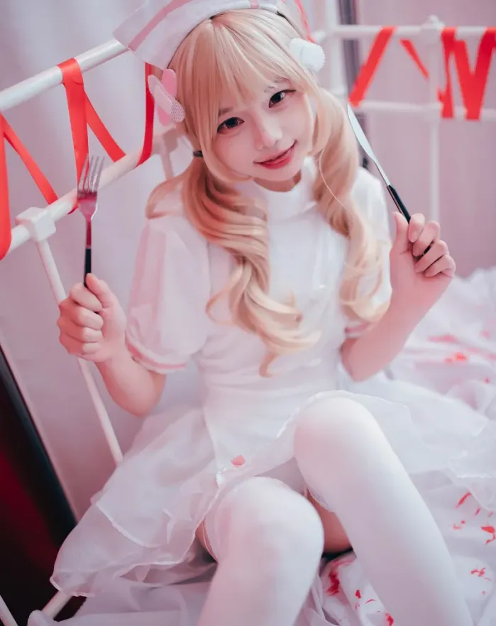 핑크 간호사 코스프레